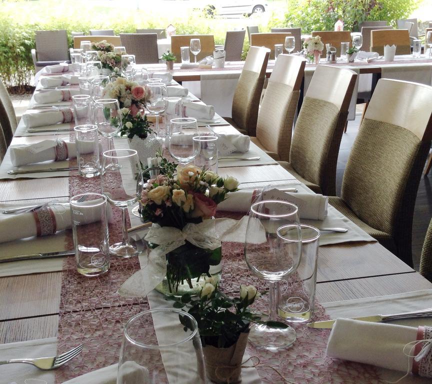 Hotel Restaurant Fidi Wolfsthal  Buitenkant foto